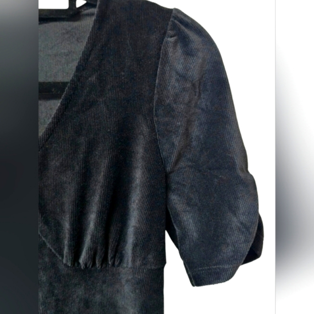 NEW American Rag Top Black Velvet Ribbed Ruched Short Sleeves Blouse Vneck Soft - Picture 7 of 14